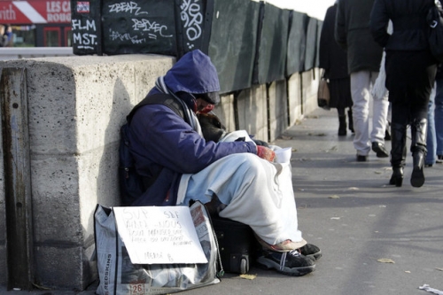 Pauvre dans-les-rues-de-Paris.-930620_scalewidth_630.jpg